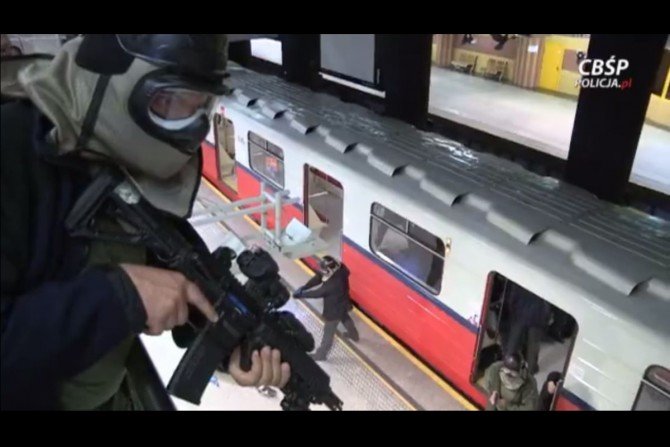 Active shooter w warszawskim metrze - ćwiczenia CBŚP i S.A.S.