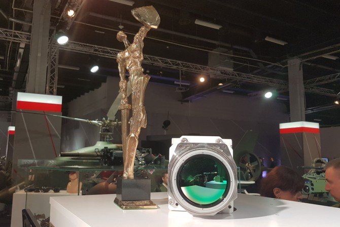Kamera termowizyjna KLW-1R „ASTERIA” ze statuetką Defender