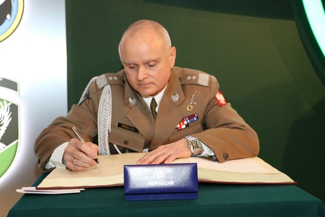 Generał dywizji Piotr Patalong - pożegnanie z mundurem