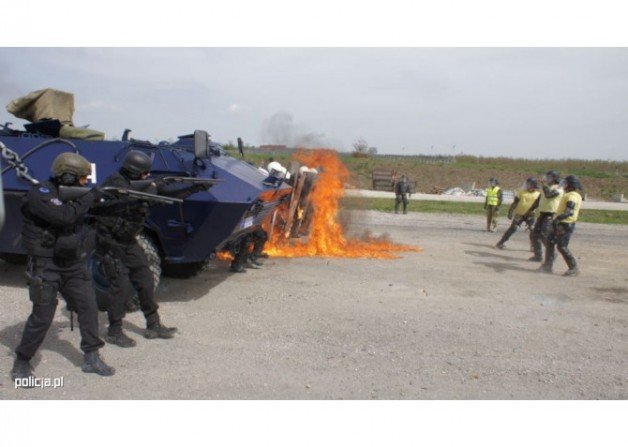 Jednostki Specjalne Policji szkoliły żołnierzy KFOR w Kosowie
