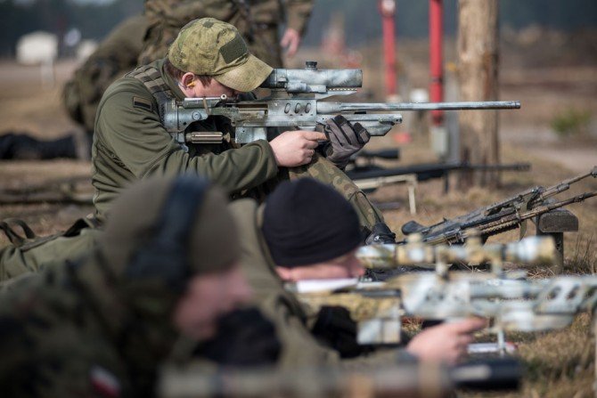 Wspólny kurs strzelców wyborowych u podhalańczyków z udziałem rzeszowskich antyterrorystów