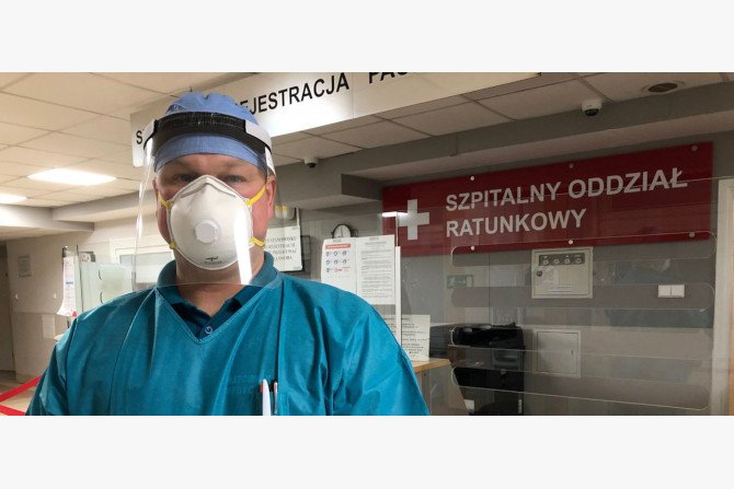 COVID-19: Paramedycy z OSŻW wspierają szpitale w walce z epidemią