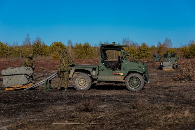 Szkolenie żołnierzy 6 BPD z wykorzystaniem pojazdów wojsk aeromobilnych AERO
