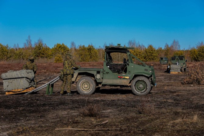 Szkolenie żołnierzy 6 BPD z wykorzystaniem pojazdów wojsk aeromobilnych AERO