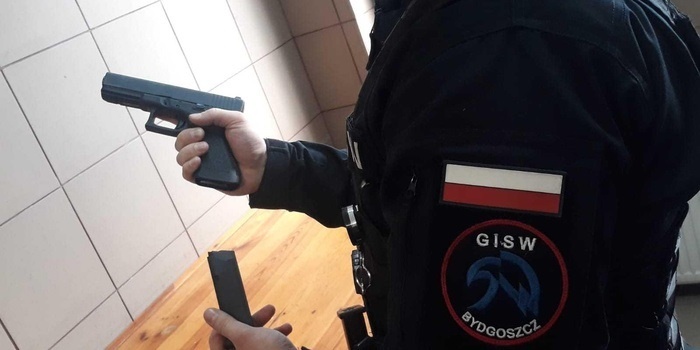 Służba Więzienna kupuje nowe pistolety