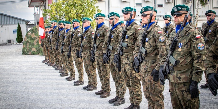 PKW KFOR z medalami NATO