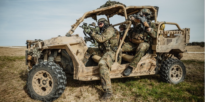 Tapeta SPECIAL OPS z kalendarzem na pulpit (wrzesień 2024)