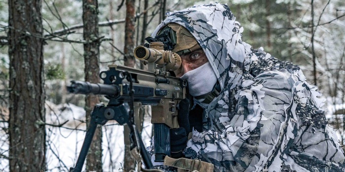 Tapeta SPECIAL OPS z kalendarzem na pulpit (styczeń 2025