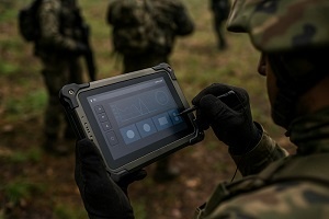 Dotykowy ekran, pancerny charakter – technologia na misję »