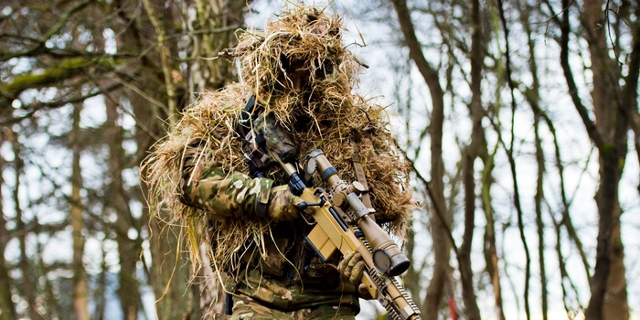 Tapeta SPECIAL OPS z kalendarzem na pulpit (wrzesień 2025)