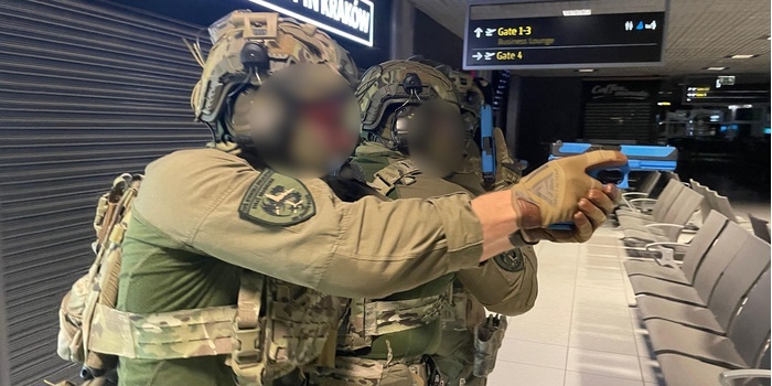 Nocne ćwiczenia bezpieczeństwa na lotnisku Kraków–Balice