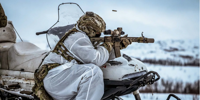 Tapeta SPECIAL OPS z kalendarzem na pulpit (styczeń 2026)