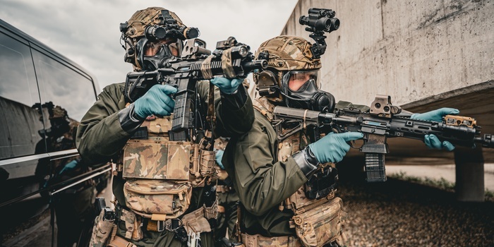 Tapeta SPECIAL OPS z kalendarzem na pulpit (czerwiec 2026)