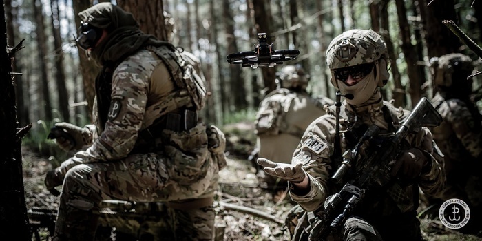 JWK zamawia wyposażenie do produkcji dronów i druku 3D