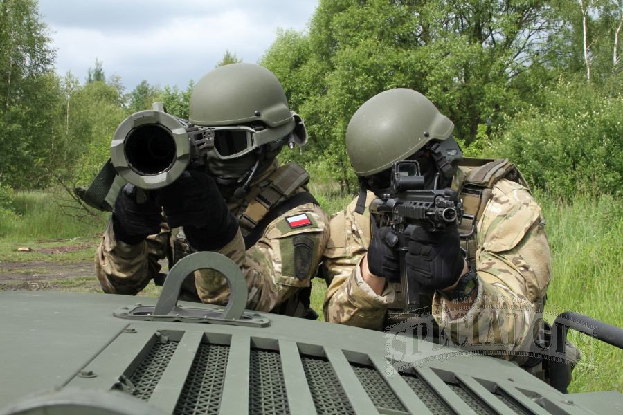 CGM3 używany jest m.in. przez jednostki polskich Wojsk Specjalnych - na zdjęciu w rękach komandosów JW Agat.