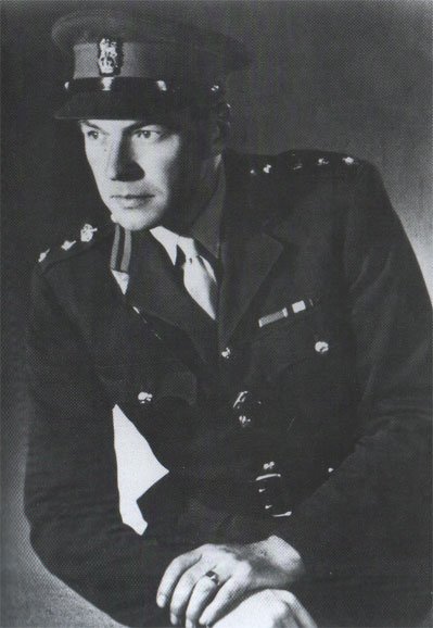 Kapitan Harold Perkins - szef polskiej sekcji SOE.