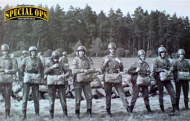 Żołnierze 56. KS na lipcowym zgrupowaniu spadochronowym, 1989 r. Zdjęcie: archiwum 56. KS, Anna Kaczmarz, Robert Rosa