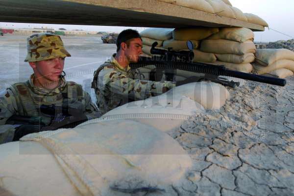 Mk11 Mod 0 w rękach australijskiego snajpera w Iraku