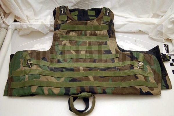 Następca kamizelki CQBE, czyli pierwsza po przeszło 60 latach kamizelka szybkowyczepna w SZ USA &ndash; Amphibious Assault Vest (AAV) firmy Pointblank. Mateusz Kurmanow
&nbsp;