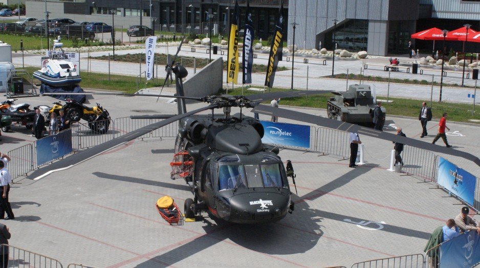 Sikorsky oferuje Polsce model S-70i Black Hawk International, które powstają w zakładach PZL Mielec