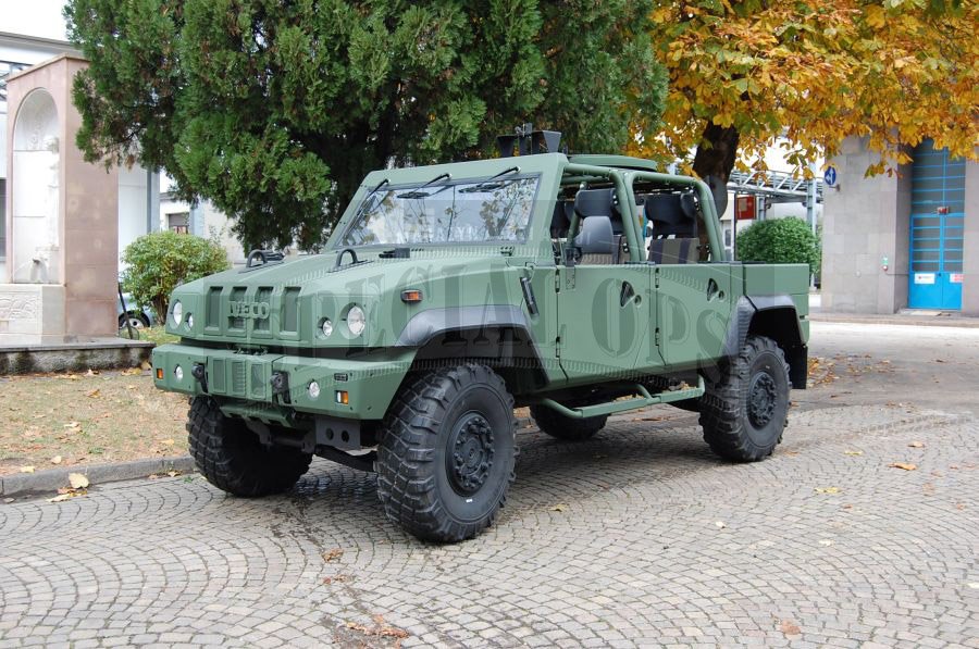 Prototyp wersji specjalnej Iveco LMV. Pojazd ten posiada ochronę przeciwminową oraz może być częściowo opancerzony (przednia szyba, drzwi).