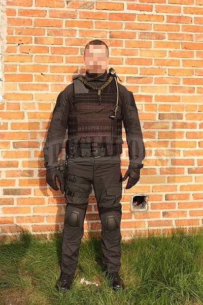 Bluzę Combat Shirt AC zaprojektowano z myślą o noszeniu bezpośrednio pod kamizelką balistyczną.