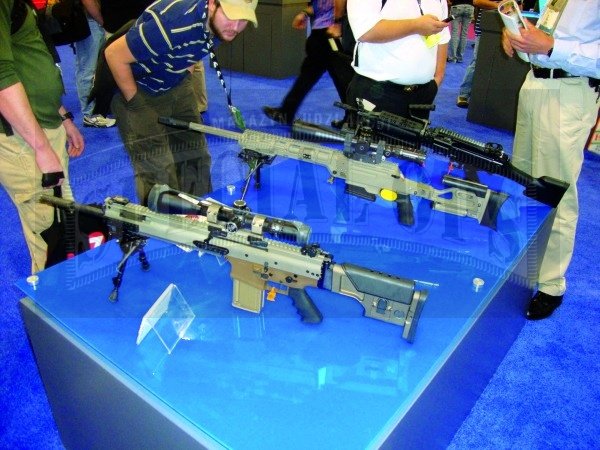 FNH USA zaprezentowało „Balistę” na tegorocznym SHOT SHOW (na zdjęciach na tej i poprzedniej stronie bez zamka) obok swojego karabinu wyborowego FN SCAR Sniper Support Rifle (SSR).