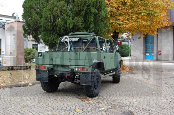 Iveco LMV w wersji przeznaczonej dla sił specjalnych, zaprezentowanej w drugiej połowie 2008 r.