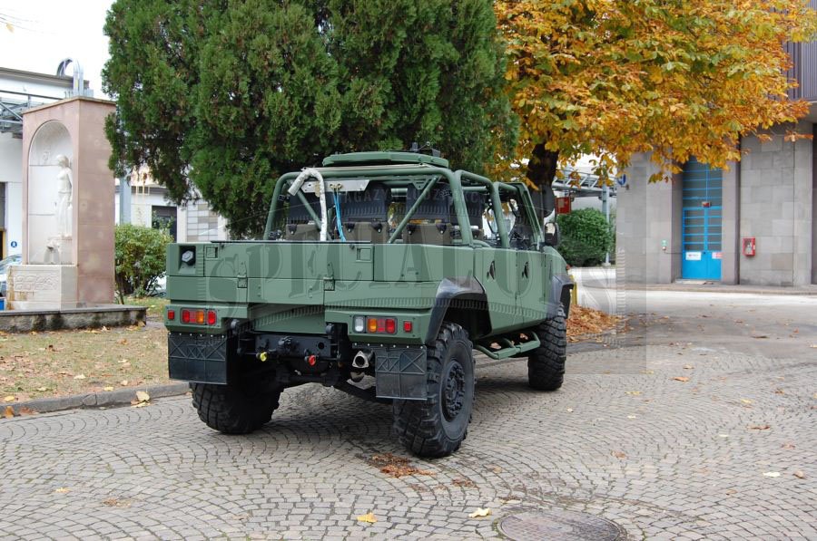 Iveco LMV w wersji przeznaczonej dla sił specjalnych, zaprezentowanej w drugiej połowie 2008 r.