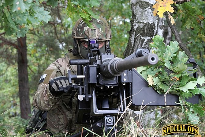 Fot. 26. 12,7-mm Manroy .50 M2 HB (HMG QCB) z pierścieniowym celownikiem holograficznym