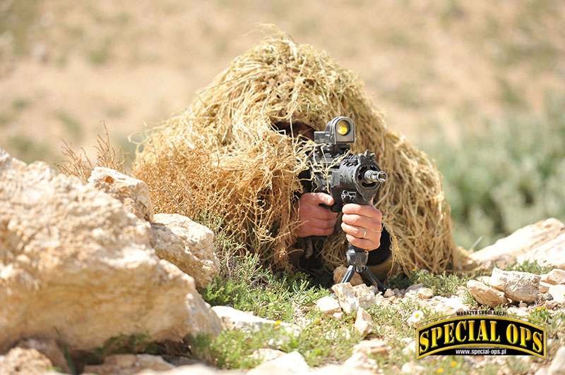 Komandosi Sajeret Rimon specjalizują się w walce na terenach pustynnych. Na granicy z Egiptem i Strefą Gazy wielokrotnie musieli penetrować tunele drążone przez terrorystów i przemytników.