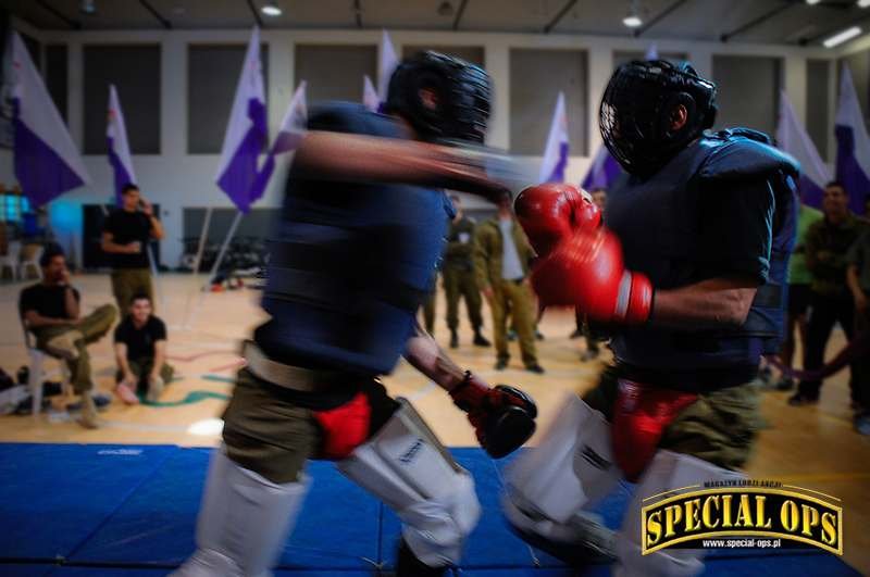 Jednym z elementów szkolenia bojowego jest regularny trening walki wręcz w systemie Krav maga.