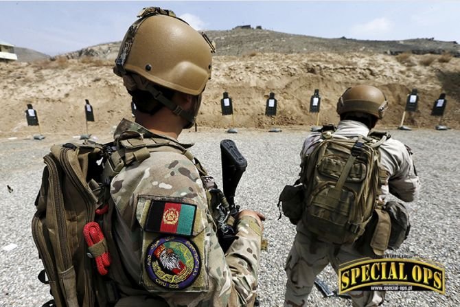 Komandosi CRU 222 tworzą najbardziej profesjonalną jednostkę sił bezpieczeństwa Afganistanu, zapewniającą bezpośrednie realizacje bojowe operacji antyterrorystycznych, skierowanych przeciwko terrorystom i rebeliantom oraz finansującej ich działania. Zdjęcie: Forsvarets Mediearkiv, DVIDS
&nbsp;