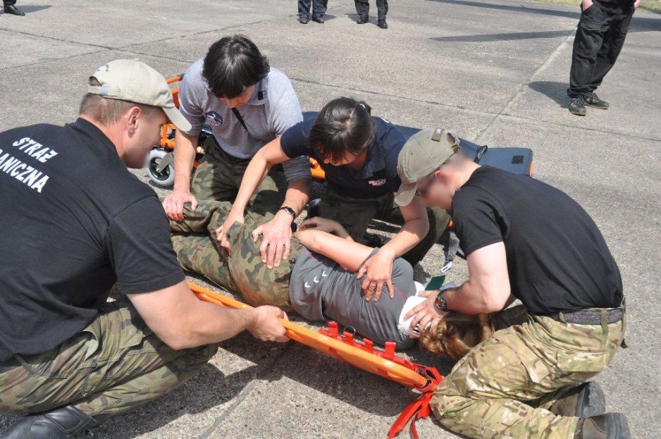 Ćwiczenia ratowników medycznych przed EURO 2012.