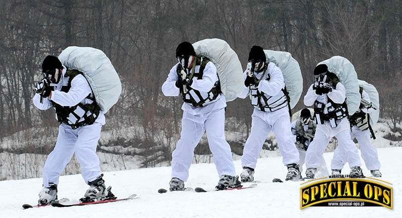 Żołnierze sił specjalnych armii Korei Płd. podczas treningu zimowego w zakresie misji rozpoznania specjalnego; fot.4(5): ROK MND/ROK Army, Jeong Seung Ik