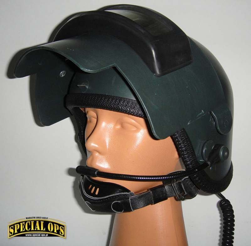 Szwajcarski Tig Psh-77 z tytanową osłoną twarzy VS-K-77 (i odłączonym mikrofonem).