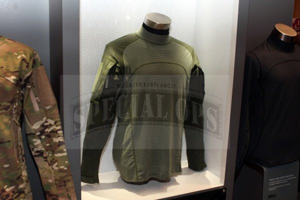 Bazująca na standardowej bluzie armii amerykańskiej, trudno palna bluza bojowa UCS.