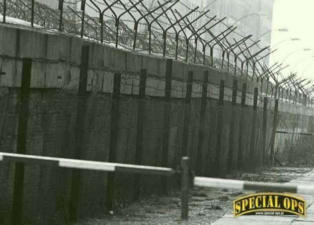 Ponury widok "Muru Berlińskiego"; zdj. US Army/USASOC