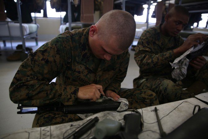Konserwacja broni na wypadek dłuższego przechowywania Fot. DVIDS/ US Army Reserve Staff Sgt Christopher J. Sofia