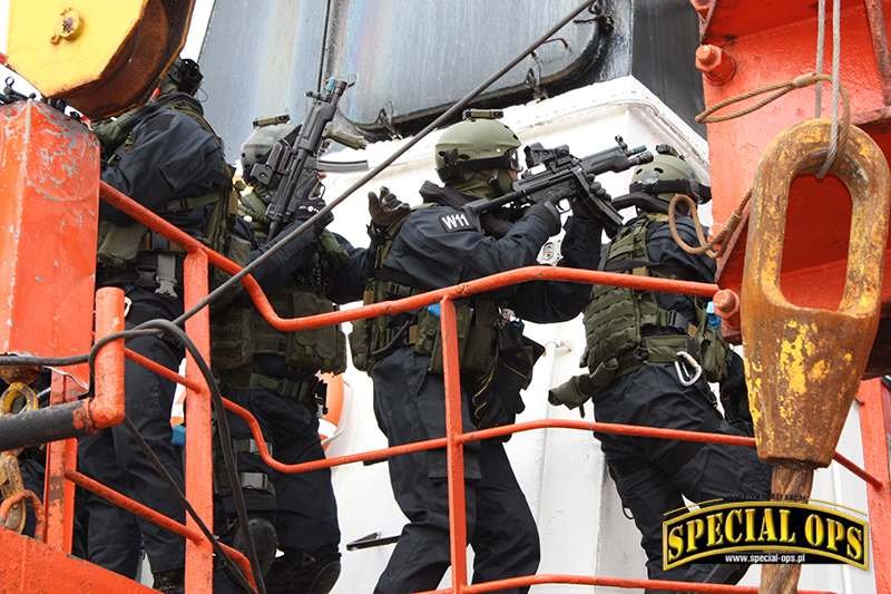 W celu utrzymania zdolności do reakcji na różnego typu zagrożenia, policyjne jednostki kontrterrorystyczne, jak BOA KGP, muszą realizować wiele specjalistycznych szkoleń.