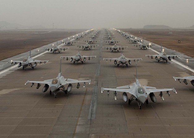 Samoloty amerykańskie podczas ćwiczeń w Korei Południowej Fot. USAF&nbsp;