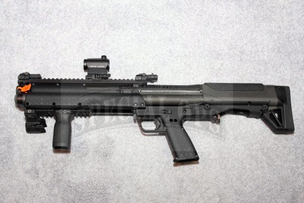 Kel-Tec Shotgun w widoku z lewej strony.