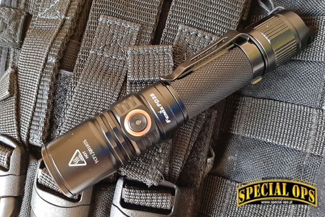 W publikacji prezentowany jest opis latarki taktycznej FENIX PD35 V2.0. Zdjęcie: Ireneusz Chloupek, Fenixlight Ltd.
&nbsp;