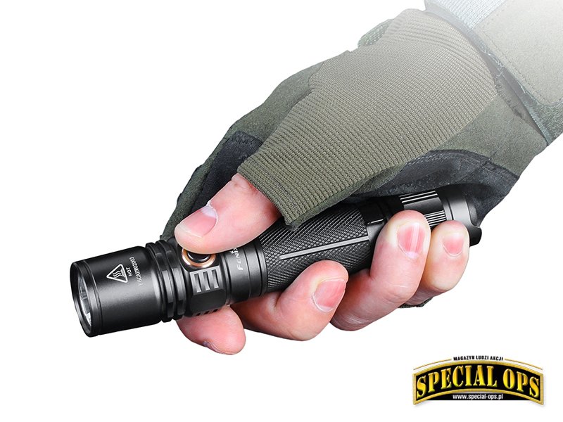 Nowa wersja PD35 ma niewielkie gabaryty: dł. 138 mm,
maks. średnica 25,4 mm, masa 88 g plus akumulator 50 g.