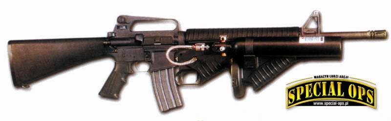 FN 303 w wersji podwieszanej, tu do kbk M16A2.