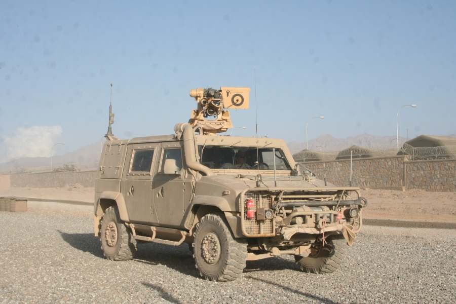 Supacat HMT 400, Navistar S-OTV i Iveco LMV to pojazdy, które mogą być transportowane przez śmigłowce M/CH-47 (w ładowni lub na zawiesiu).