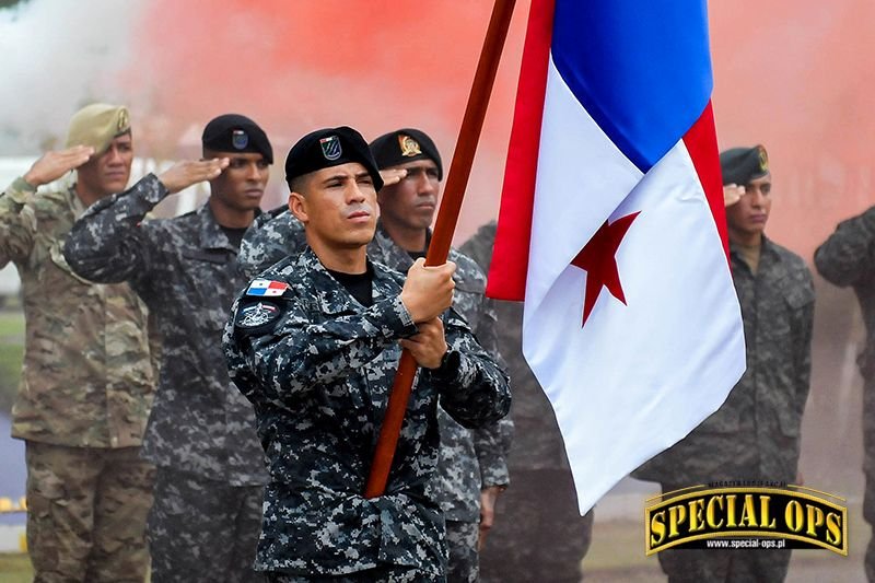 Reprezentacja Panamy (na pierwszym planie funkcjonariusze UFEC, z tyłu SENAN). Na zdjęciu otwierającym artykuł defilada panamskich sił specjalnych, od lewej: UFEC PMP, AFE SENAFRONT i Comandos Aeronavales/GOE SENAN.