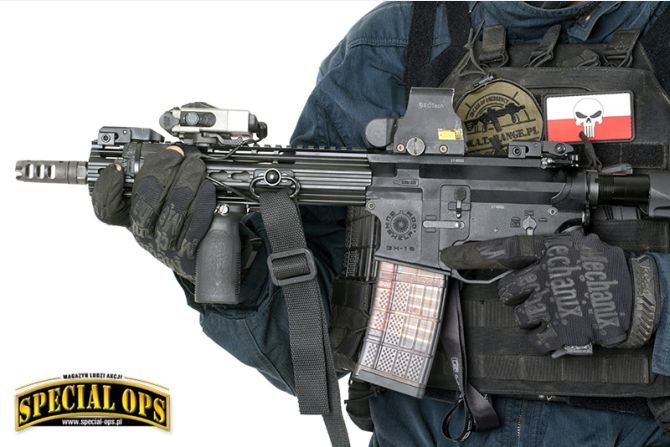 Karabinki z rodziny AR-15 mają ugruntowaną pozycję najbardziej ergonomicznej i modyfikowanej broni, dostępnej w niezliczonych odmianach Zdjęcia: GunsHelp