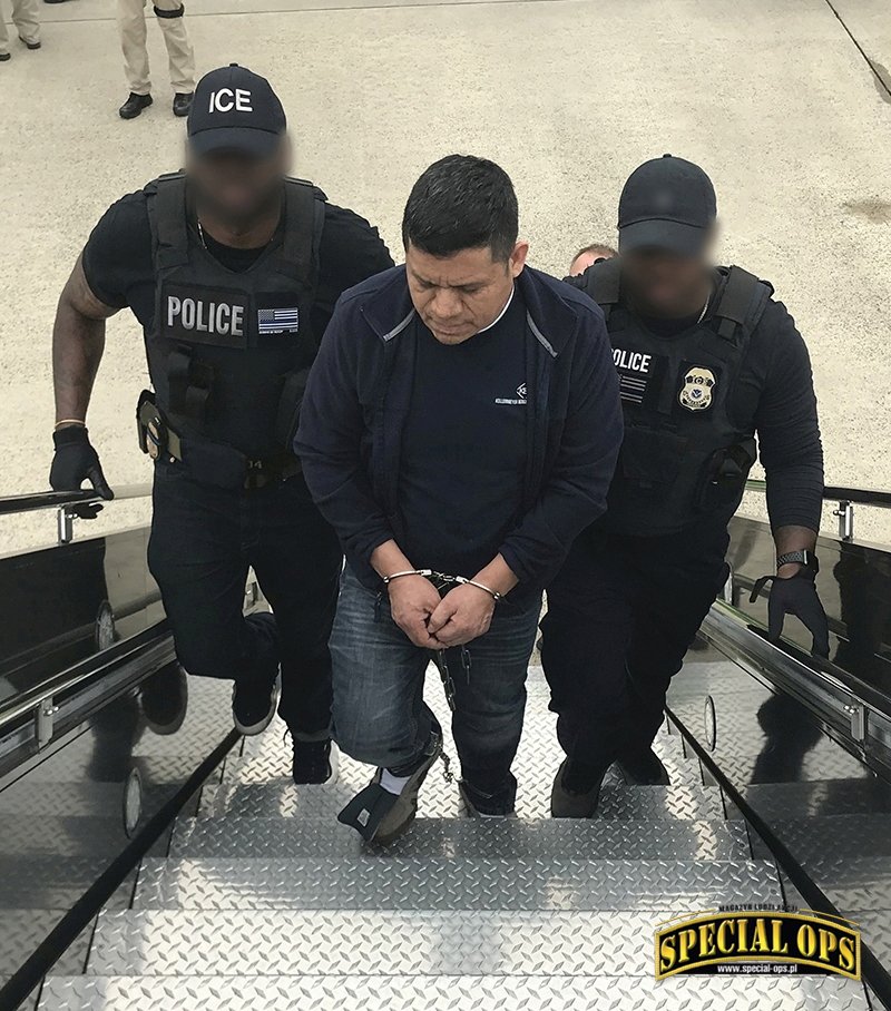 Deportacja; fot. US ICE, Josh Denmark/DHS, DVIDS, Alameda County Sheriff’s Department