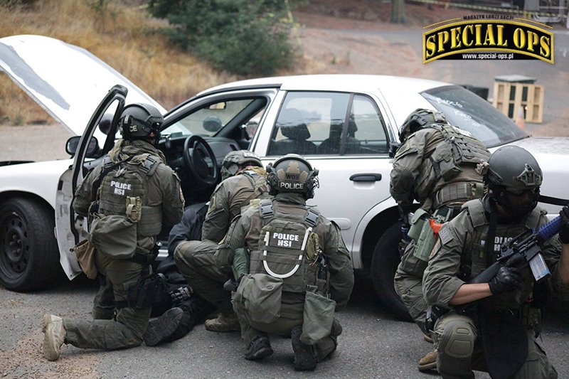 HSI SRT regularnie trenują z odpowiednikami z innych służb – tu SRT SAC Houston podczas wielkich regionalnych ćwiczeń SWAT pk. Urban Shield 2017, zorganizowanych przez Alameda County Sheriff’s Office;fot. US ICE, Josh Denmark/DHS, DVIDS, Alameda County S.